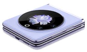 Tecno Phantom V Fold look